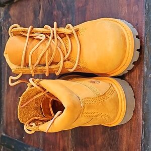 ONLY TWICE WORN! Timberland 6" premium waterproof boots!
